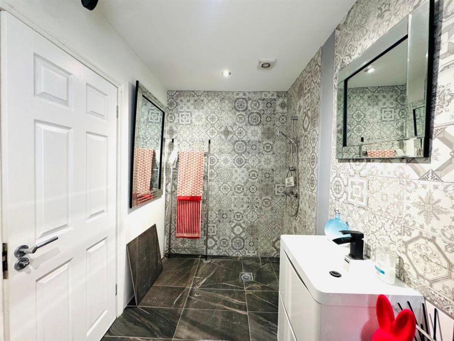 25 Heron Way