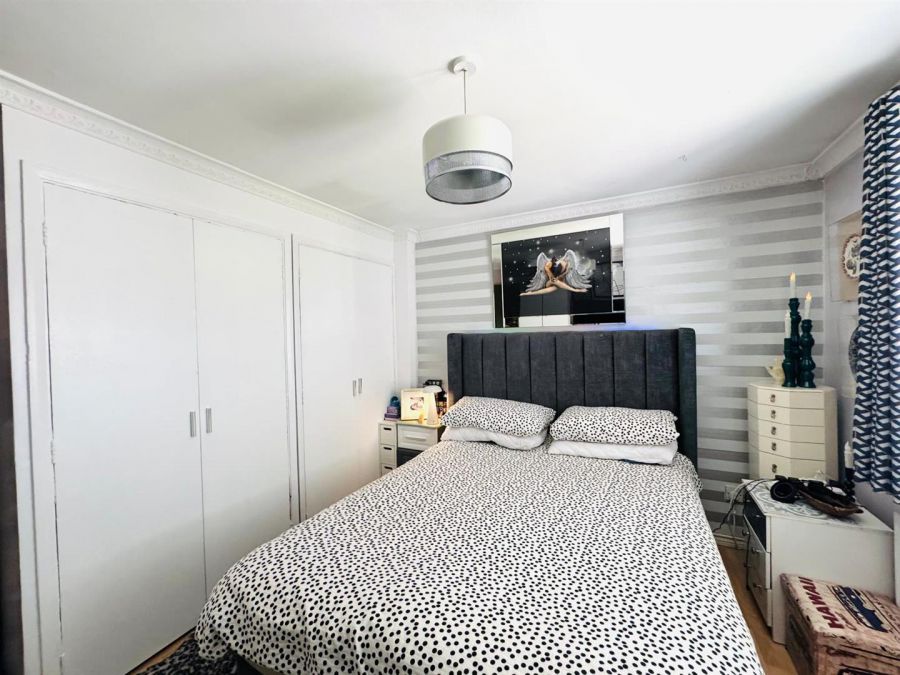 25 Heron Way