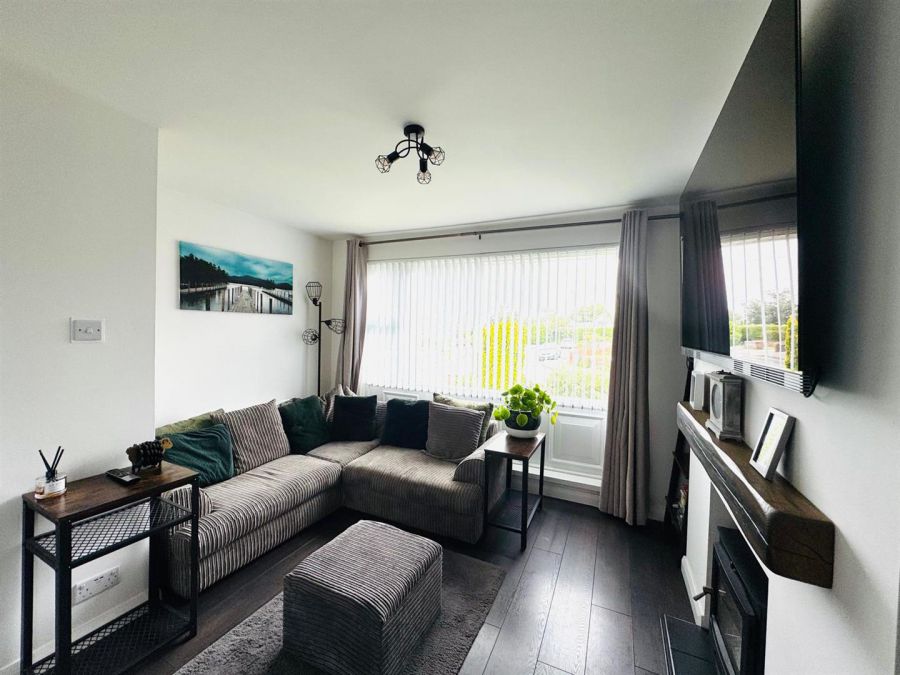 2 Erosmore Drive
