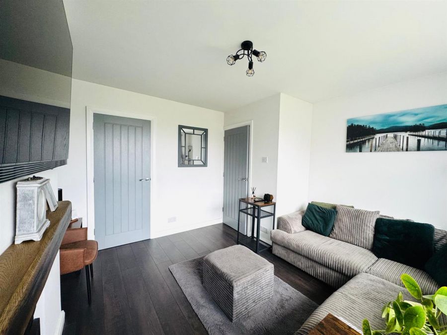 2 Erosmore Drive