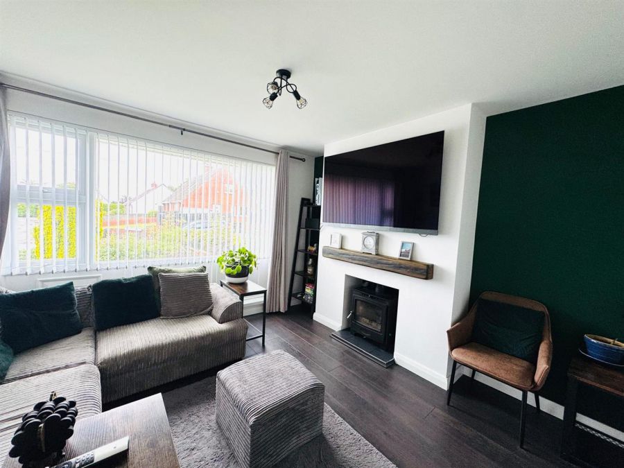 2 Erosmore Drive