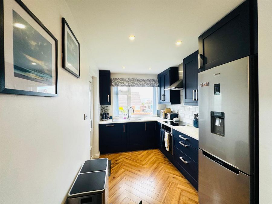 2 Erosmore Drive