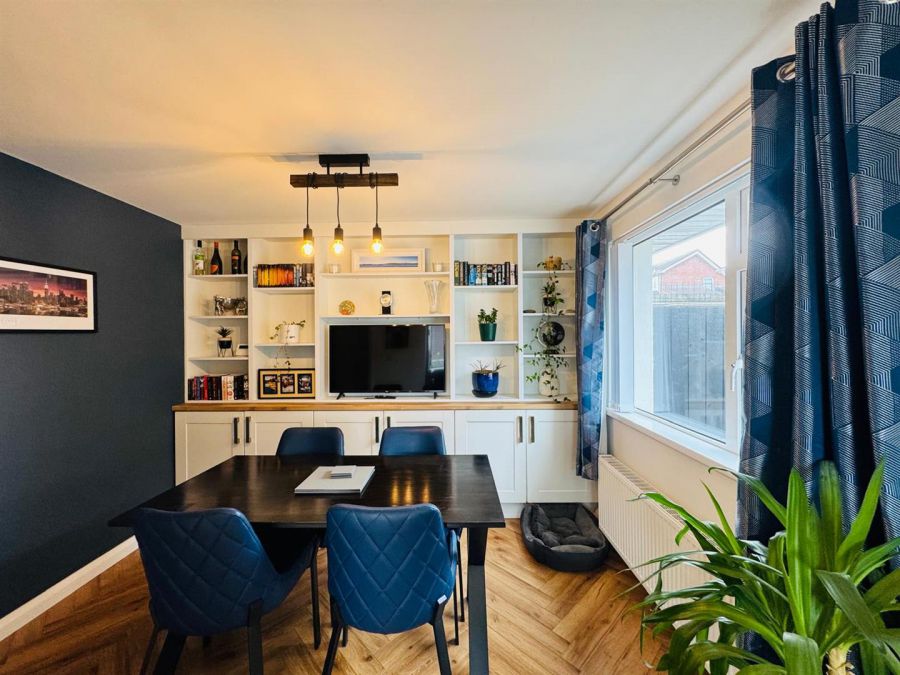 2 Erosmore Drive