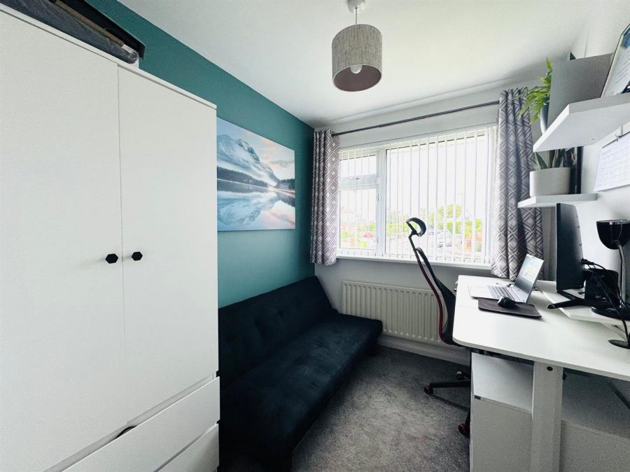 2 Erosmore Drive