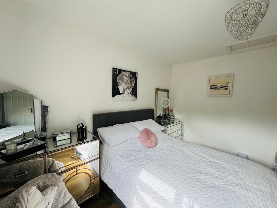 78a Rossdale