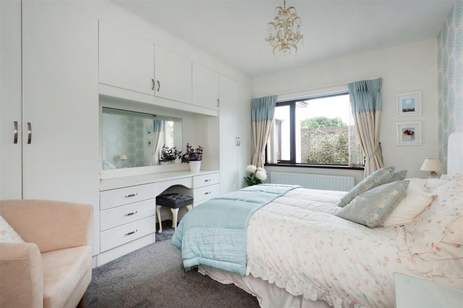 18 Dunnwood Park