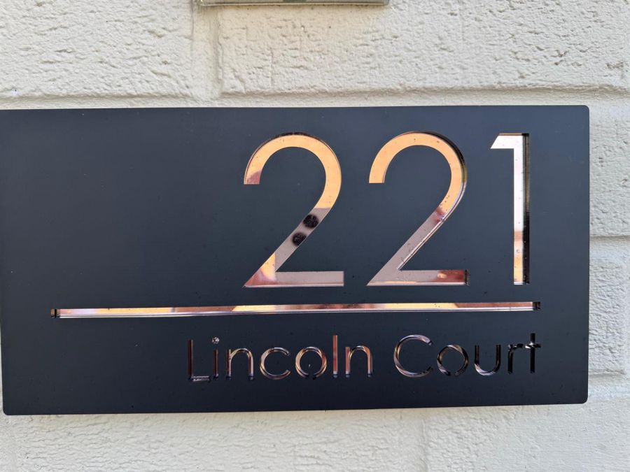 221 Lincoln Court