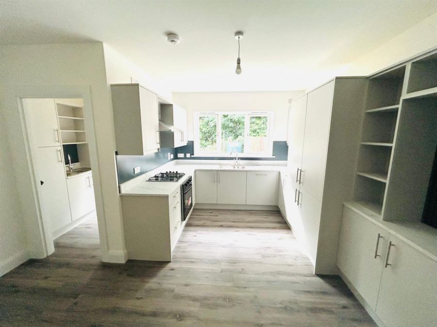 13 Blackthorn Manor