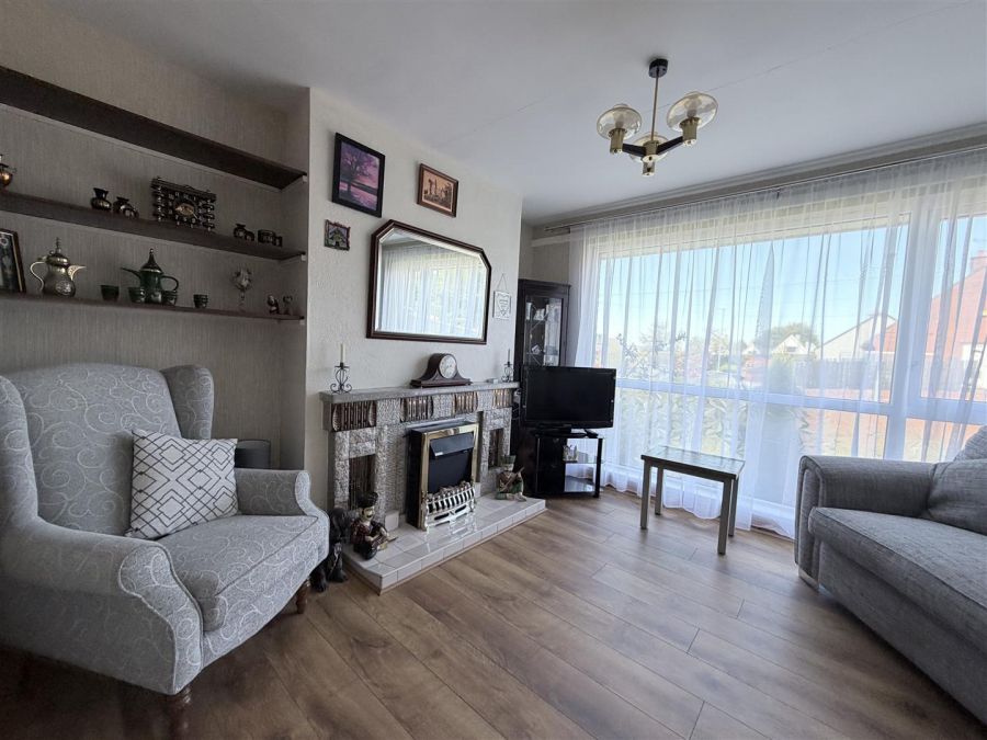 4 Erosmore Drive