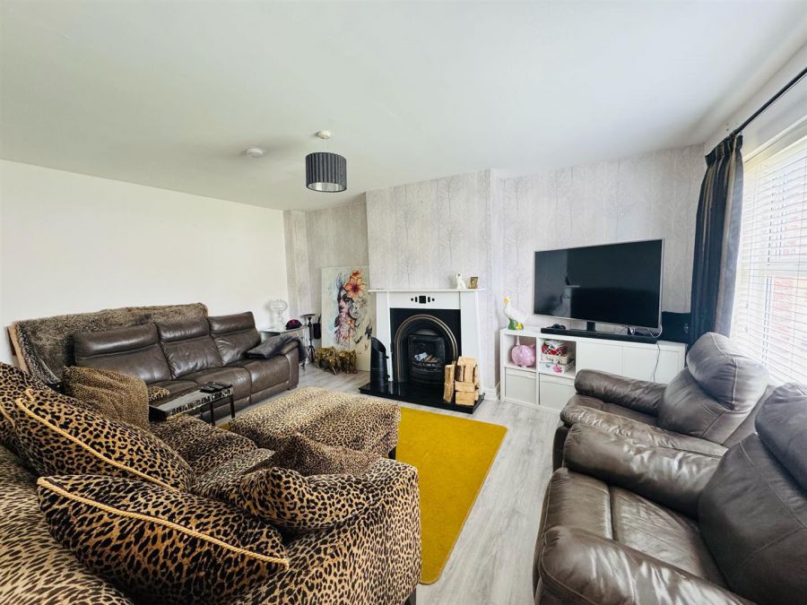 251 Ivy Mead