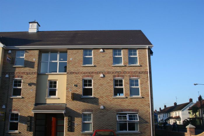 25 College Court Greystone Road