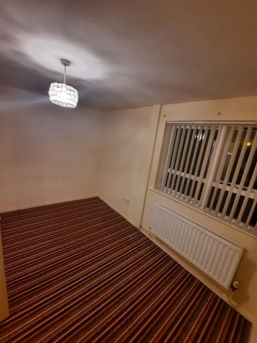 Flat E, 38 Roe Mill Road