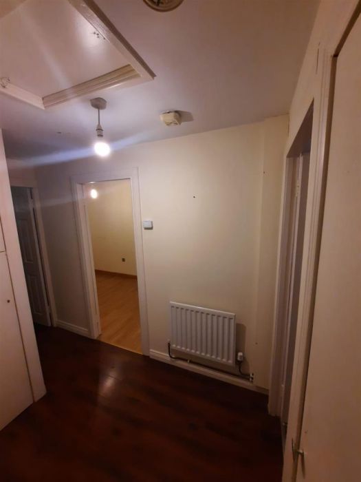 Flat E, 38 Roe Mill Road