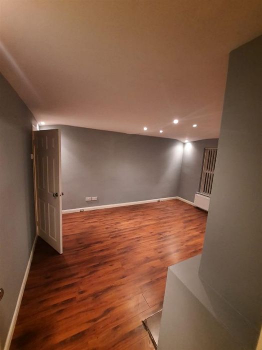 Flat E, 38 Roe Mill Road