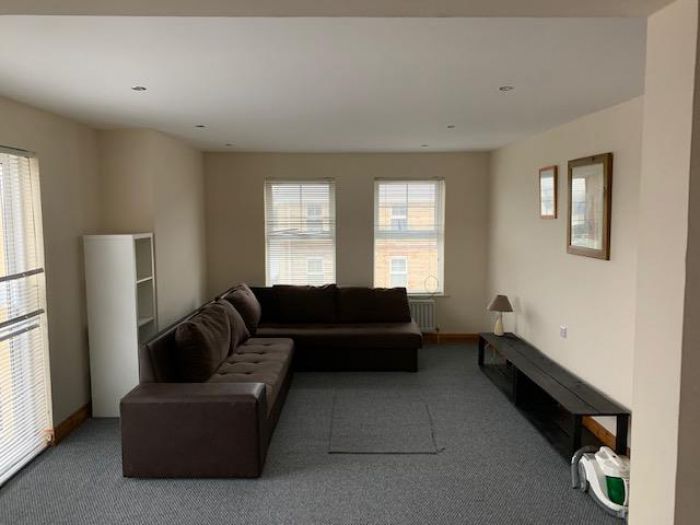 28 College Court Greystone Road