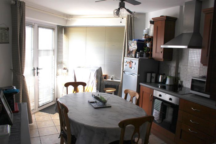 6 Roe Park Court