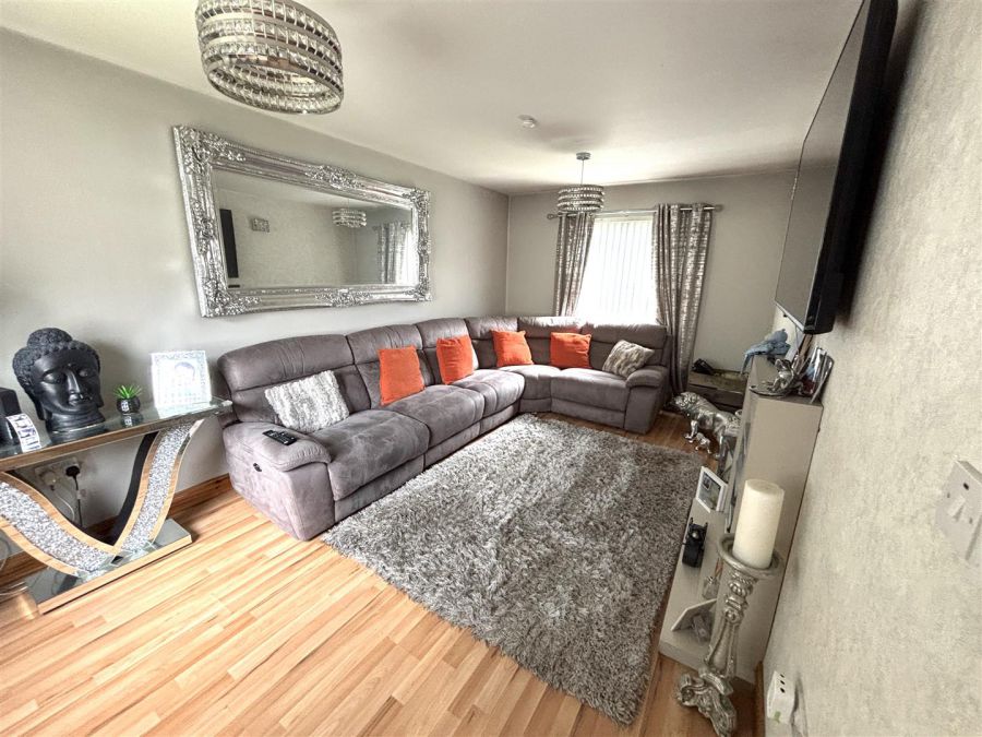 33 Shackleton Crescent