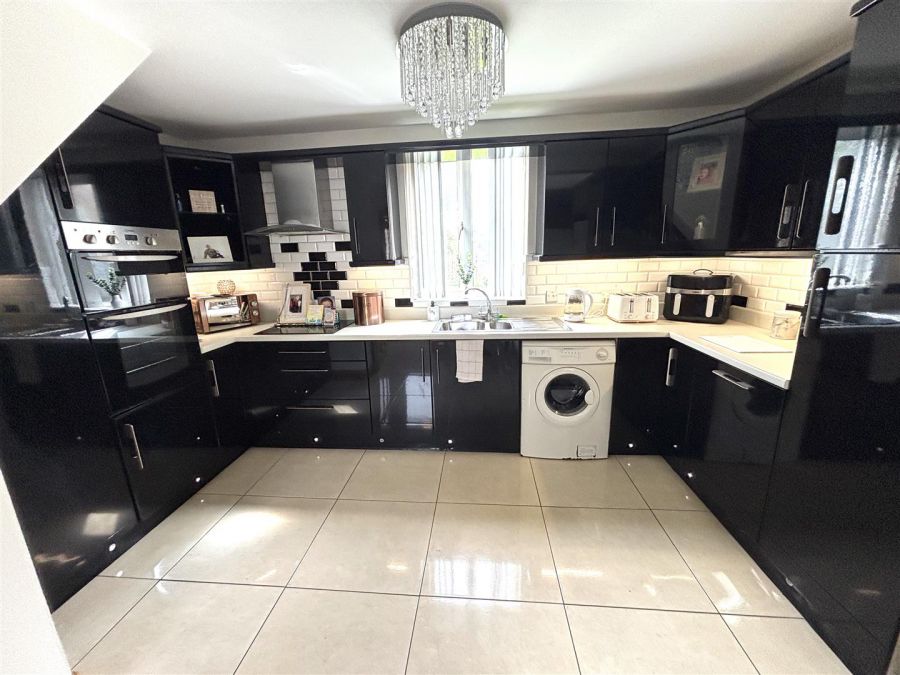 33 Shackleton Crescent