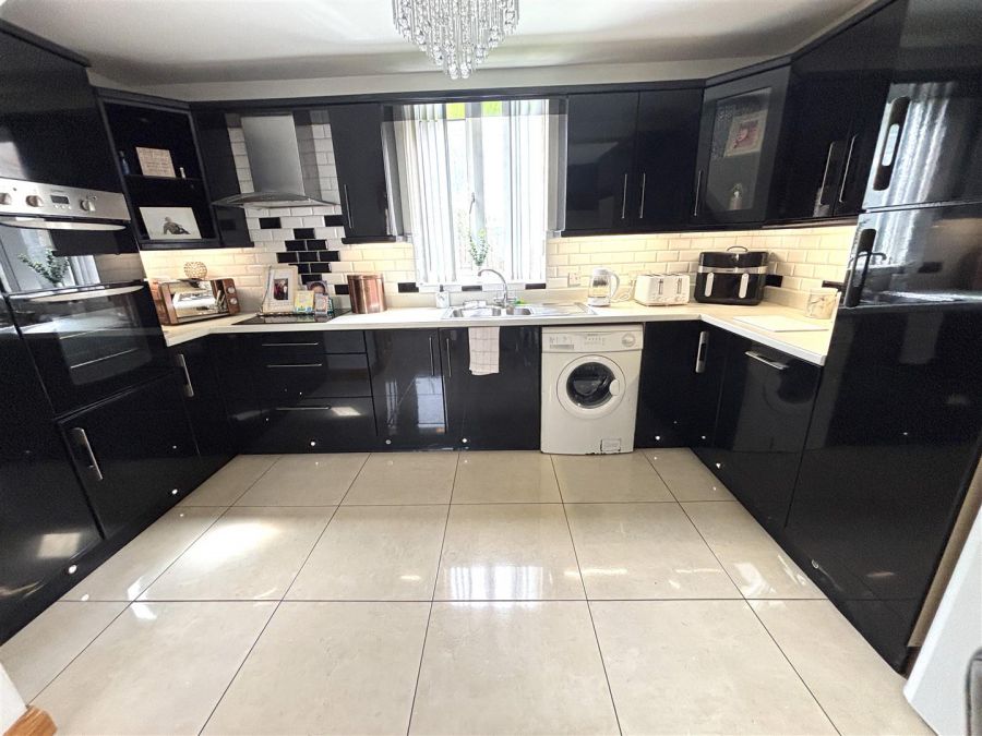 33 Shackleton Crescent