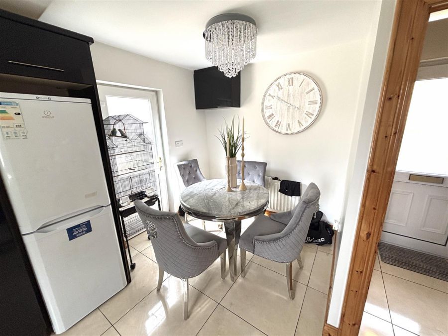 33 Shackleton Crescent