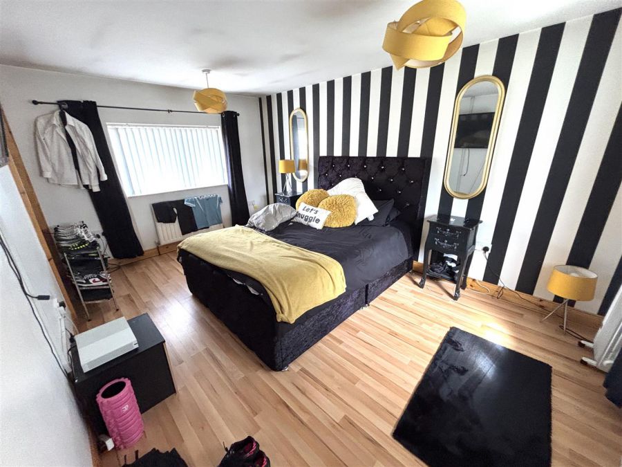 33 Shackleton Crescent