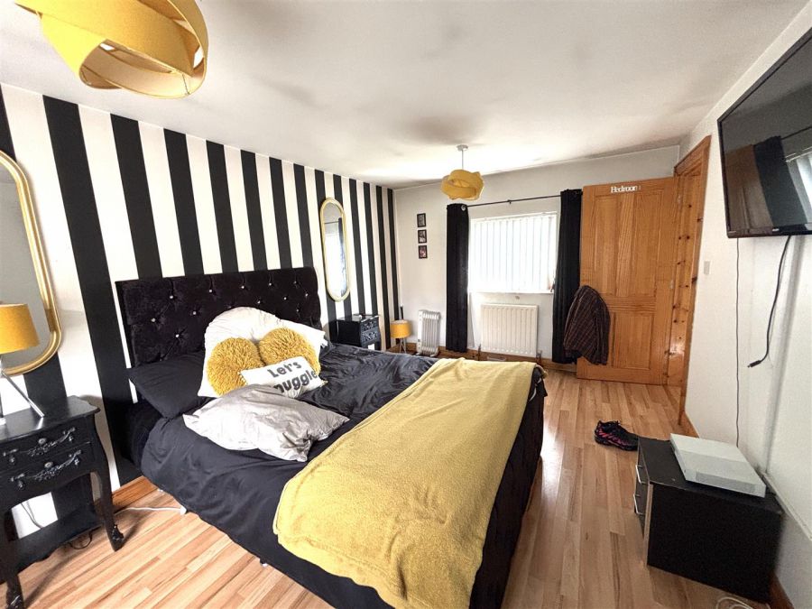 33 Shackleton Crescent