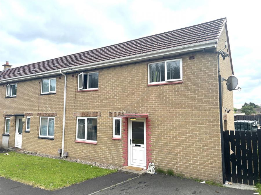 33 Shackleton Crescent