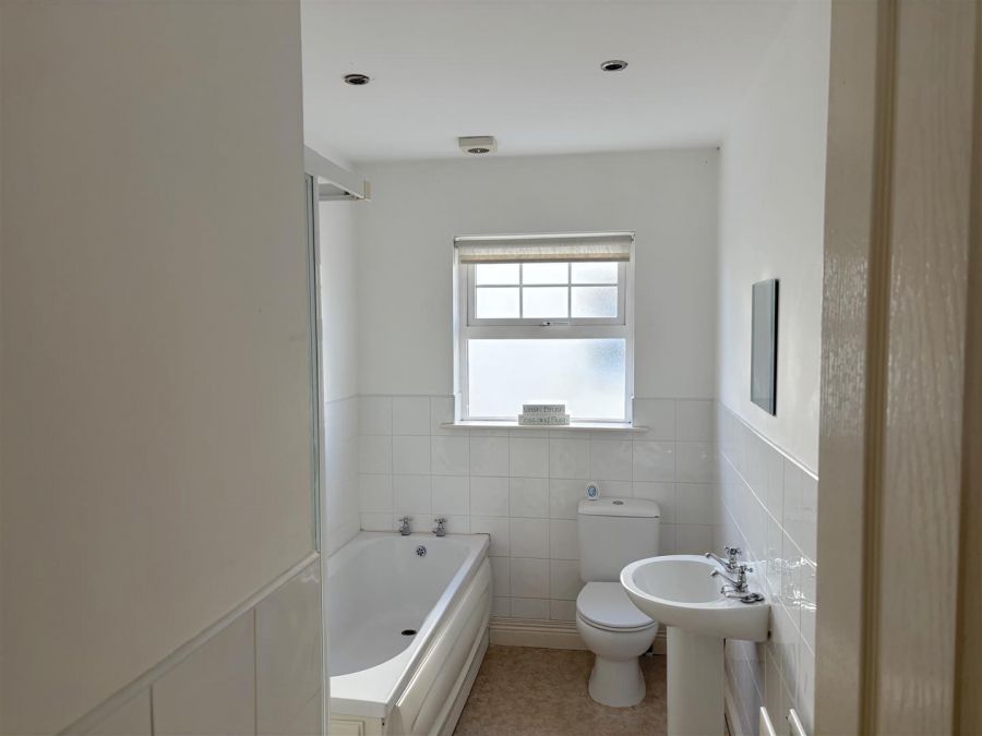 3 Ritters Court