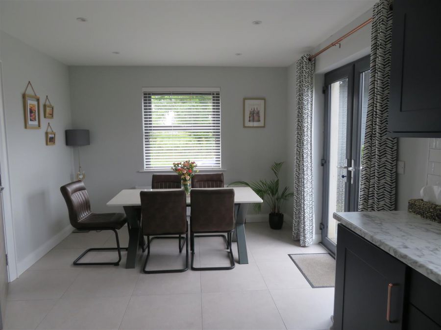 8 Ferryview Close