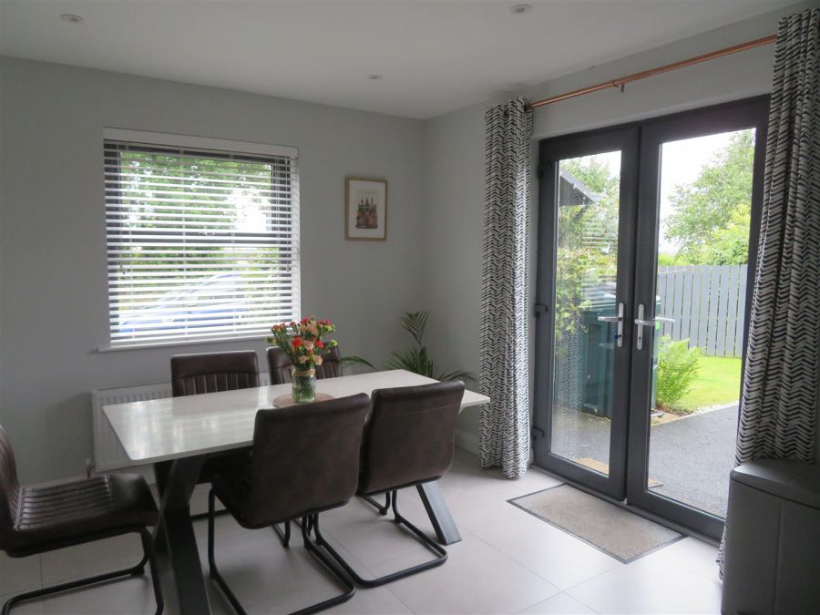 8 Ferryview Close