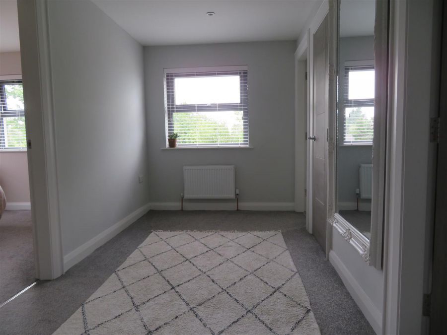 8 Ferryview Close