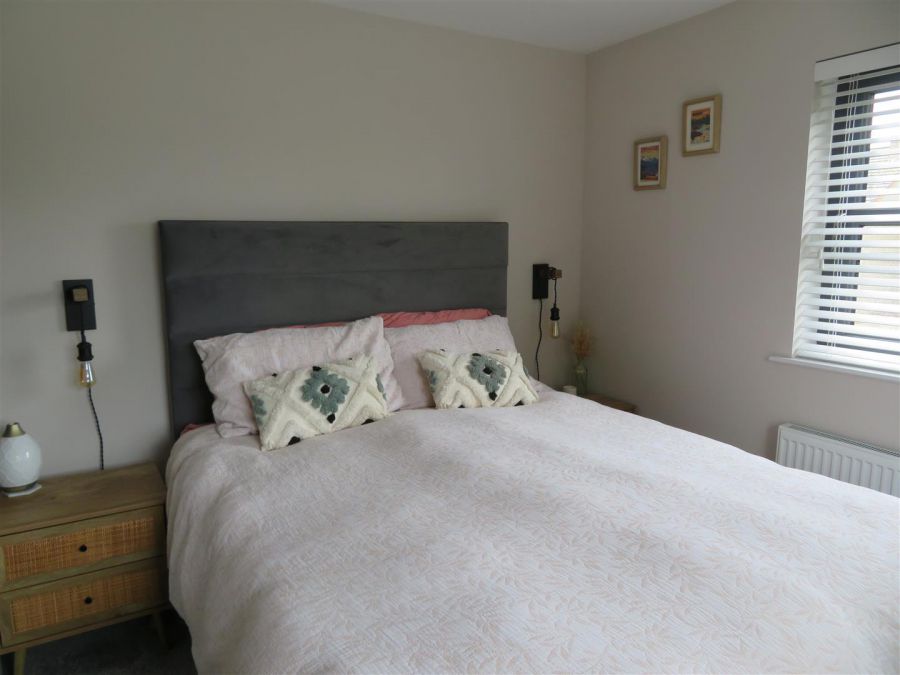 8 Ferryview Close