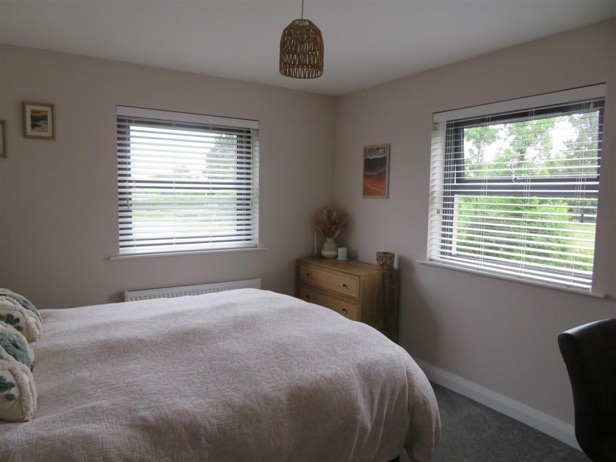8 Ferryview Close