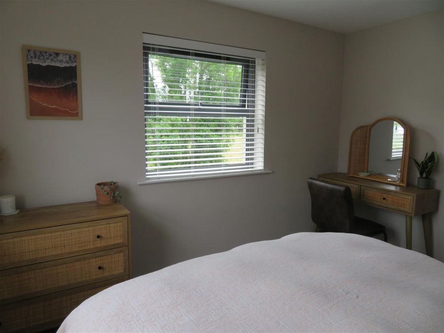 8 Ferryview Close