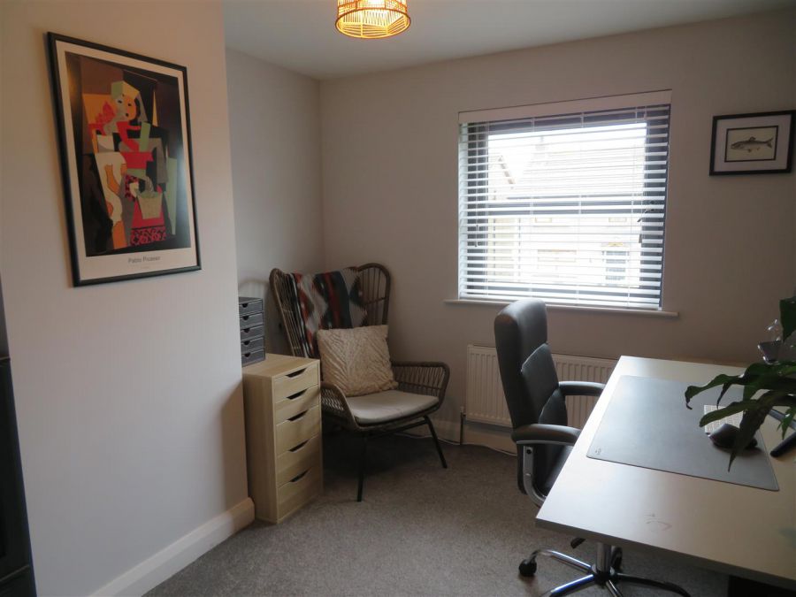 8 Ferryview Close
