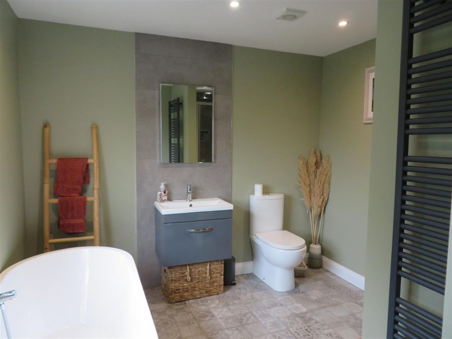 8 Ferryview Close