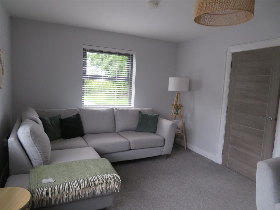 8 Ferryview Close