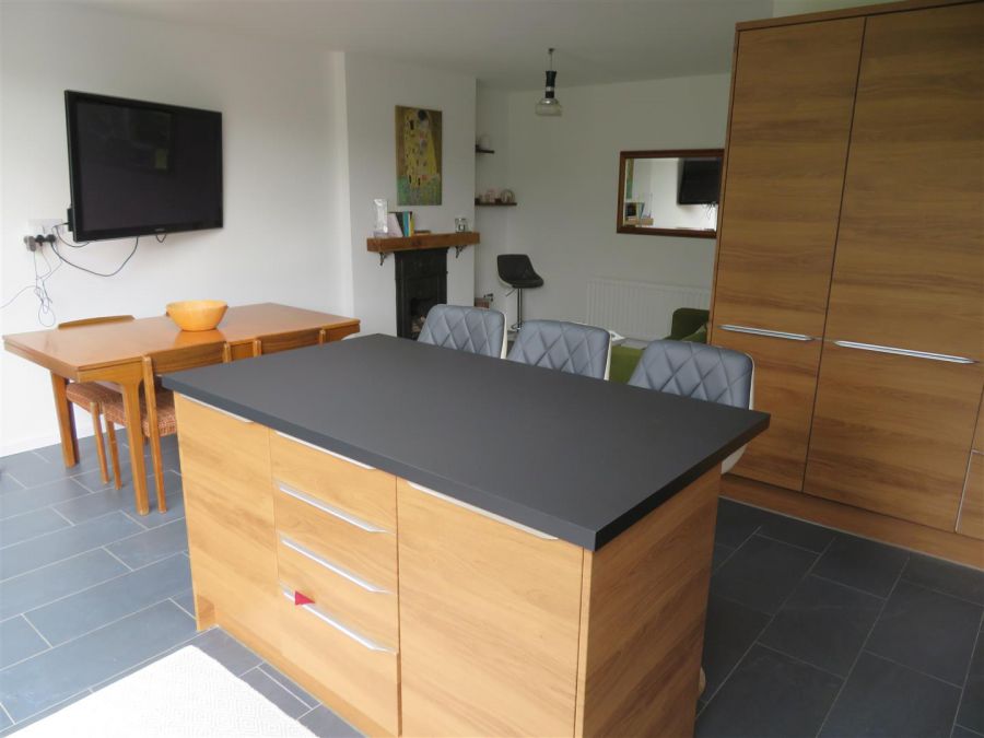 48 Pines Park