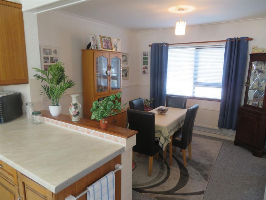 32 Larkfield Square