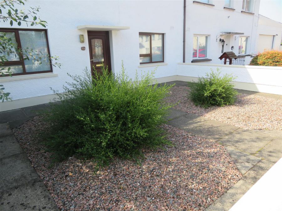32 Larkfield Square
