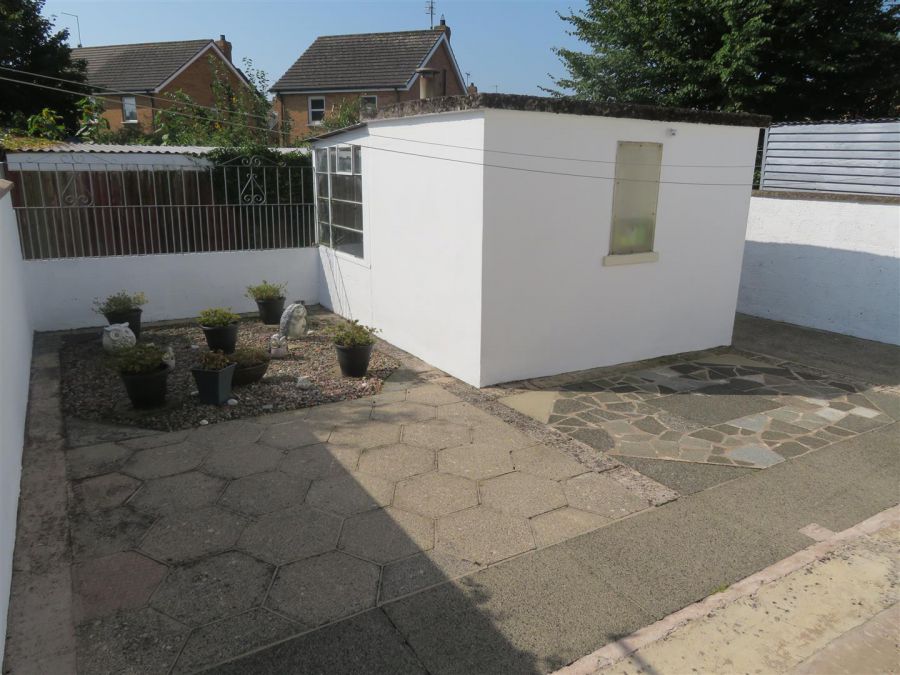 32 Larkfield Square