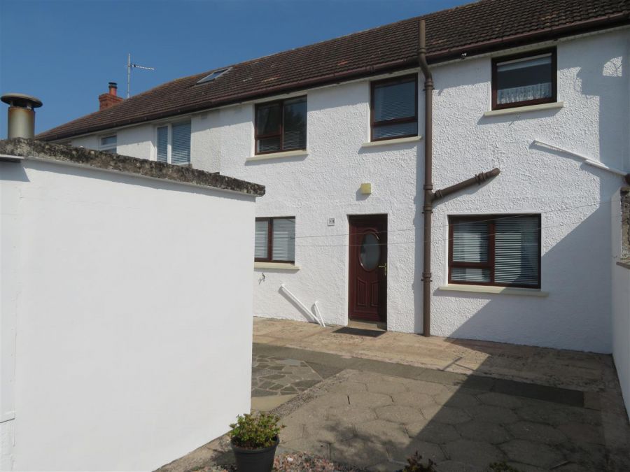 32 Larkfield Square