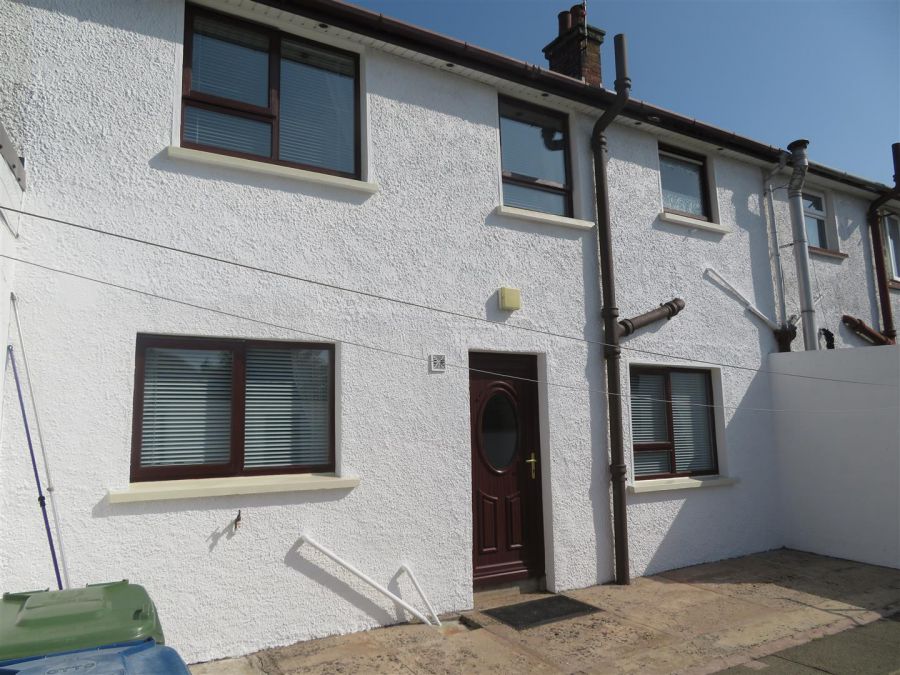32 Larkfield Square