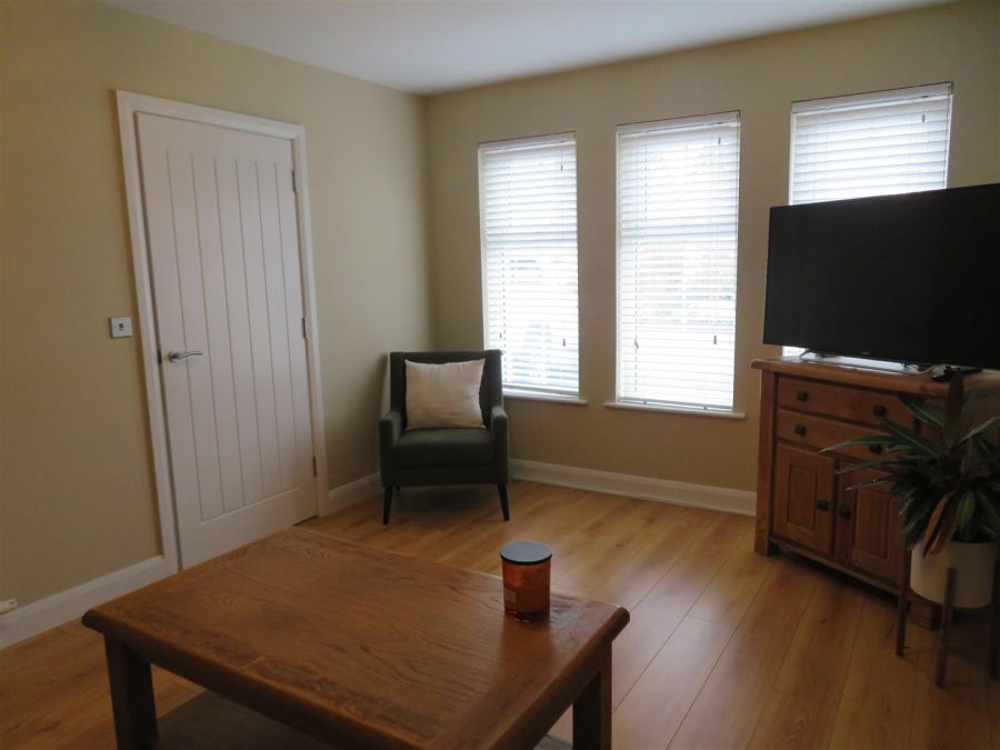 7 Charles Baron Mews