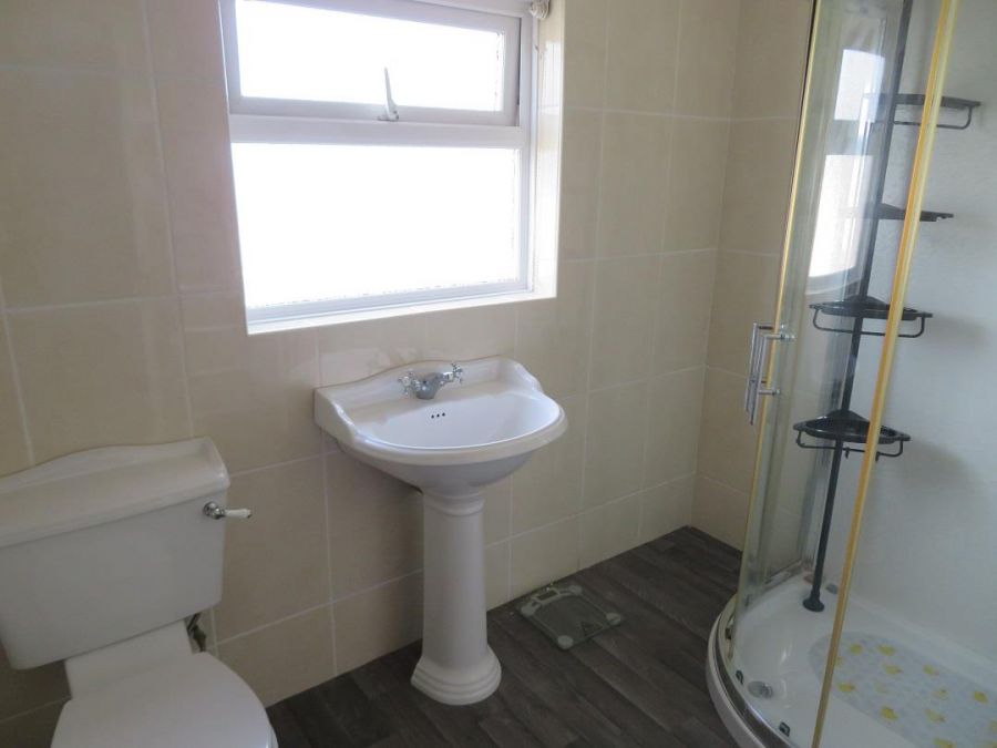 2 Clarendon Park