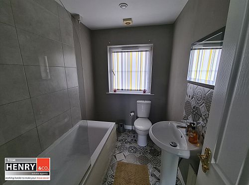 24 Oakwood Manor