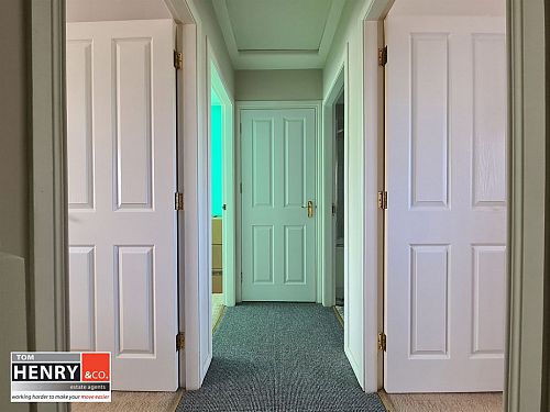 24 Oakwood Manor