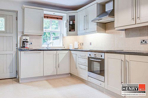 29 Ardean Manor