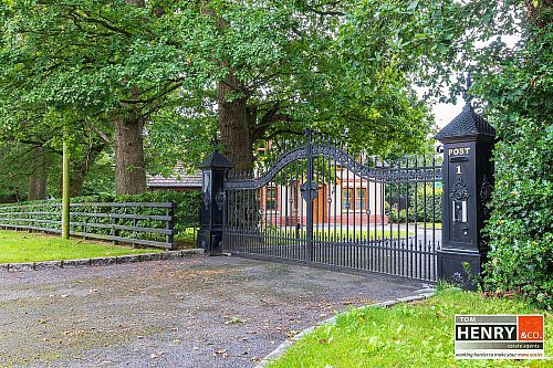 1 Old Moy Road