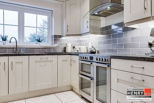 9 Castle Glen Avenue